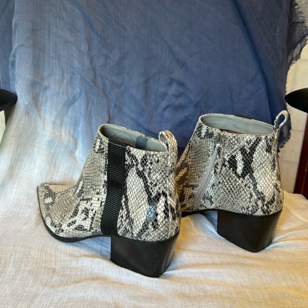 Snakeskin Booties - EUC - Size 8.5 - Picture 4 of 6
